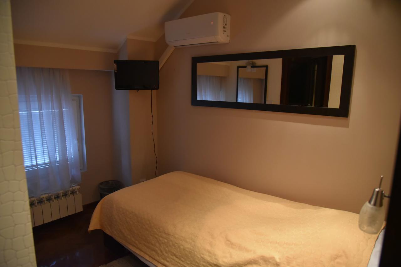 B&B Park Sremcica Ngoại thất bức ảnh