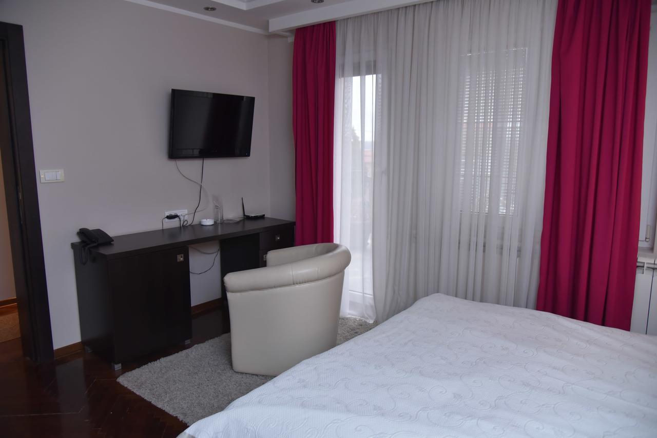 B&B Park Sremcica Ngoại thất bức ảnh