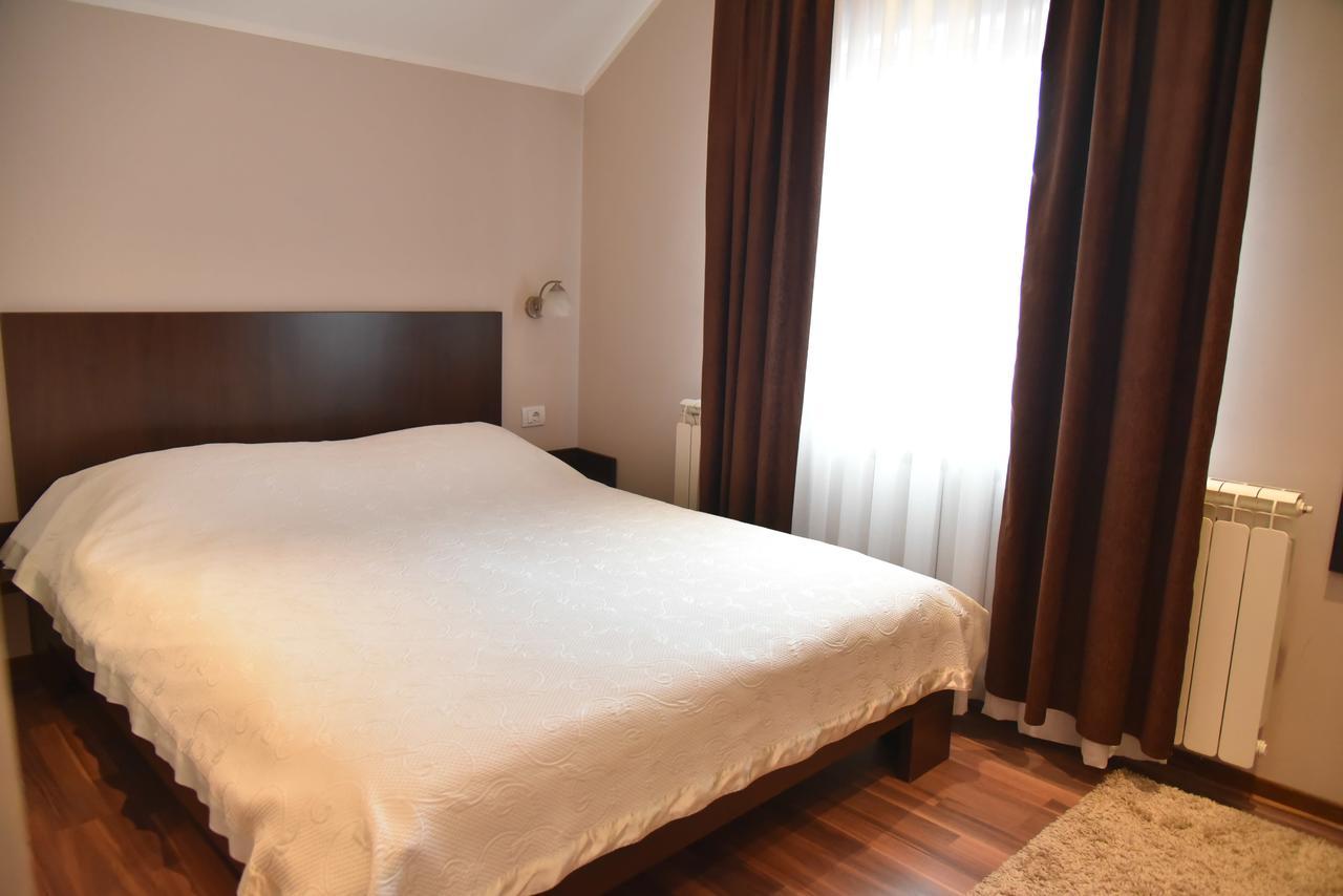 B&B Park Sremcica Ngoại thất bức ảnh