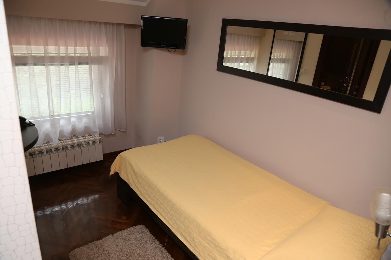 B&B Park Sremcica Ngoại thất bức ảnh