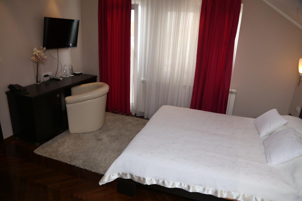 B&B Park Sremcica Ngoại thất bức ảnh